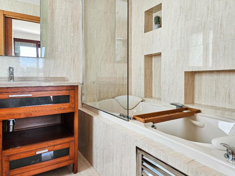 3 bedroom townhouse with private pool - image 8