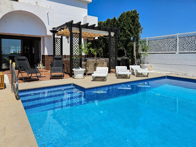 3 bedroom townhouse with private pool - image 32