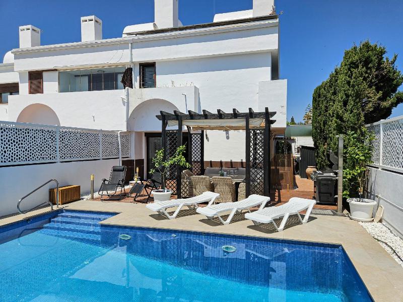 3 bedroom townhouse with private pool - image 49