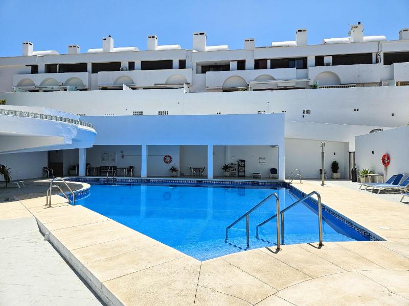 3 bedroom townhouse with private pool - image 17