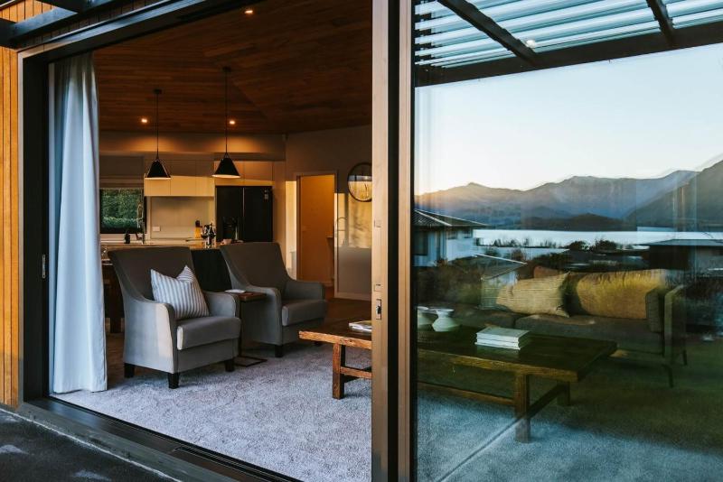 Te Moana - Lake Views - Sleeps 7 - Wanaka - image 16