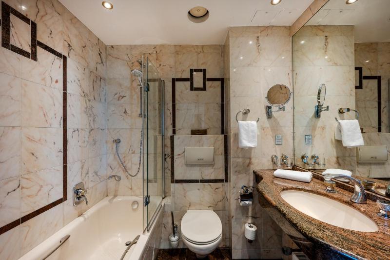 Suite with Lake View image 3