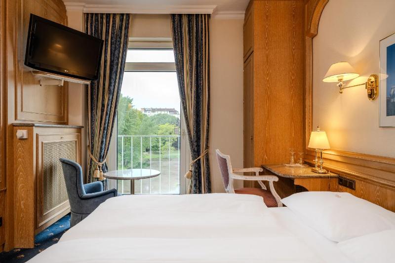 Standard Double Room with Lake View image 4