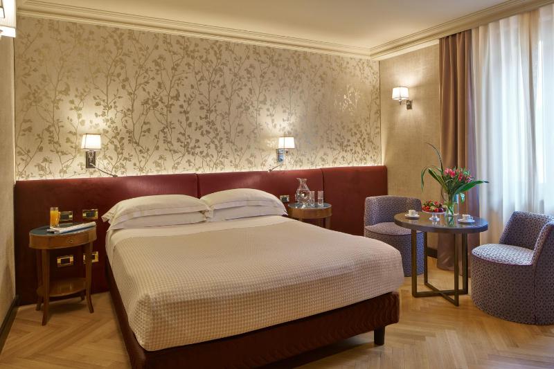 Double Room image 3