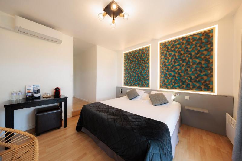 Double or Twin Room with Garden View - Sea Side image 1