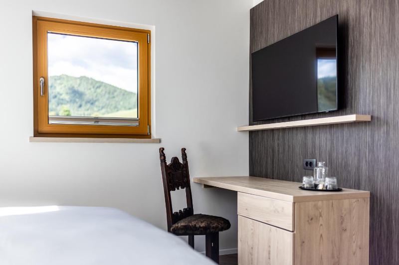Hotel Julian Alps - image 9