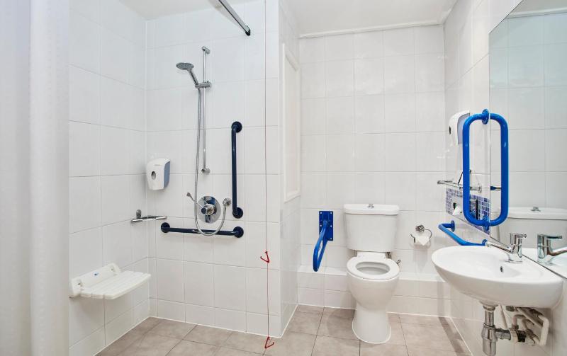 Standard Double Room with Free Hot Breakfast - Accessible image 3