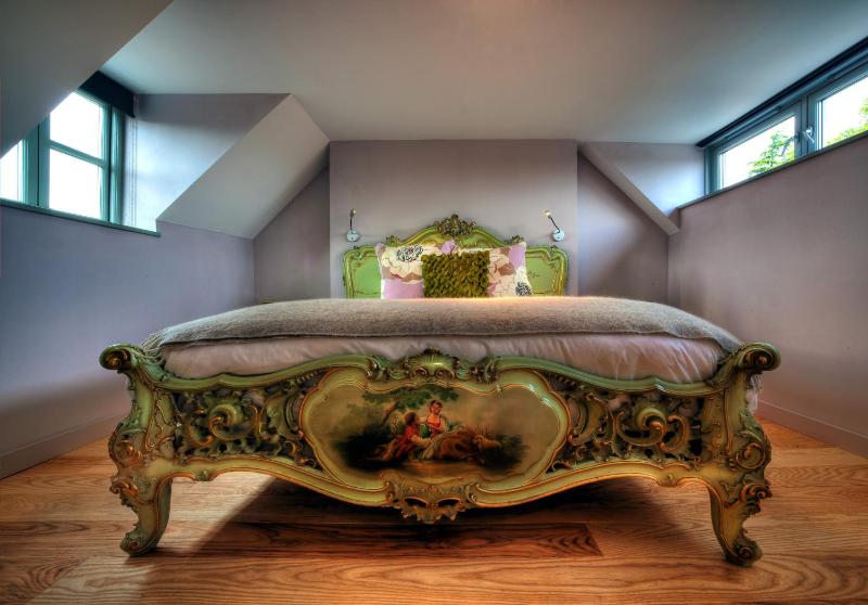 Small Double Room image 1