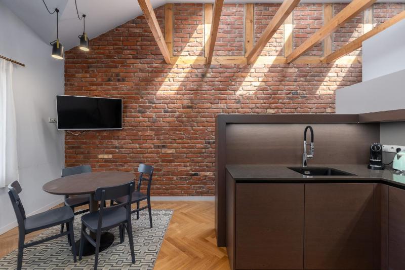 One-Bedroom Apartment image 3