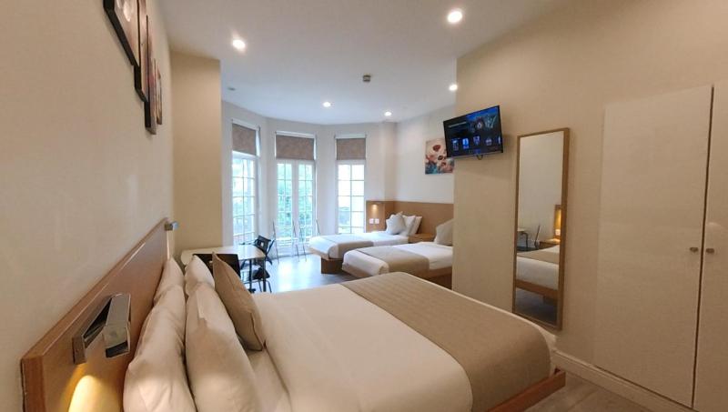 Family Room image 1