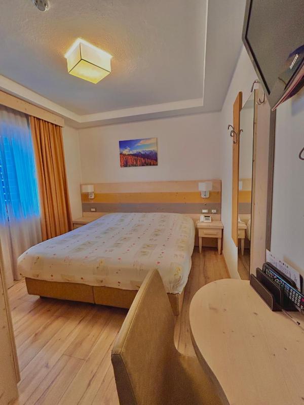 Small Double Room image 2