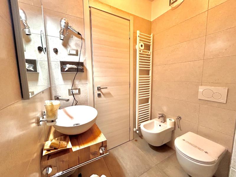 Small Double Room image 3