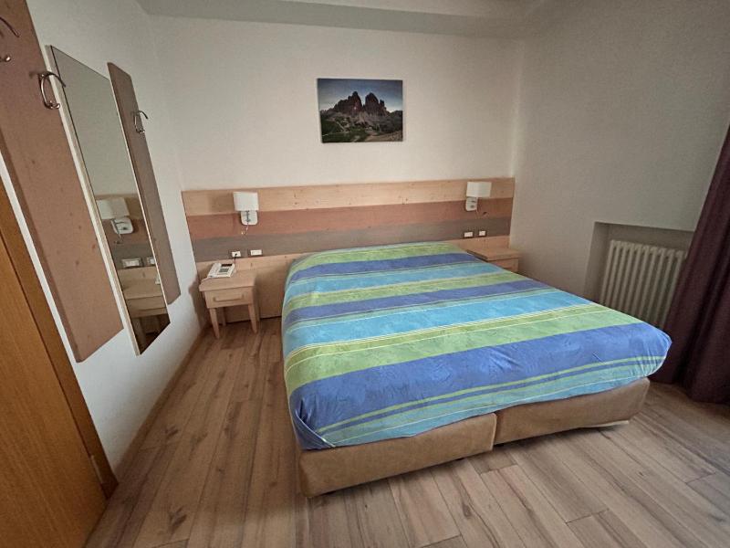 Small Double Room image 4
