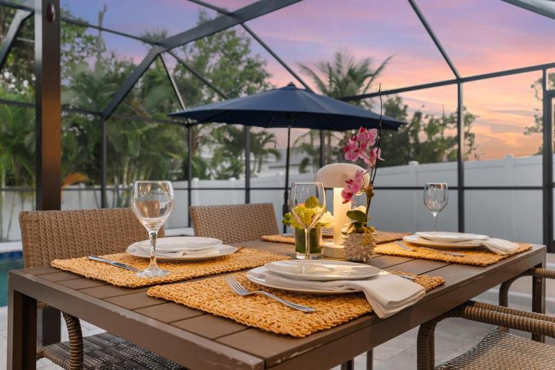 Sea-Renity - 1 Mile To The Beach! Salt Water Pool with Private Shower Pet Friendly Getaway - image 7