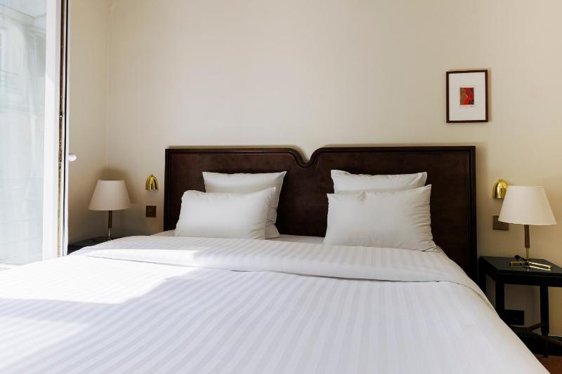 Classic Double Room image 3