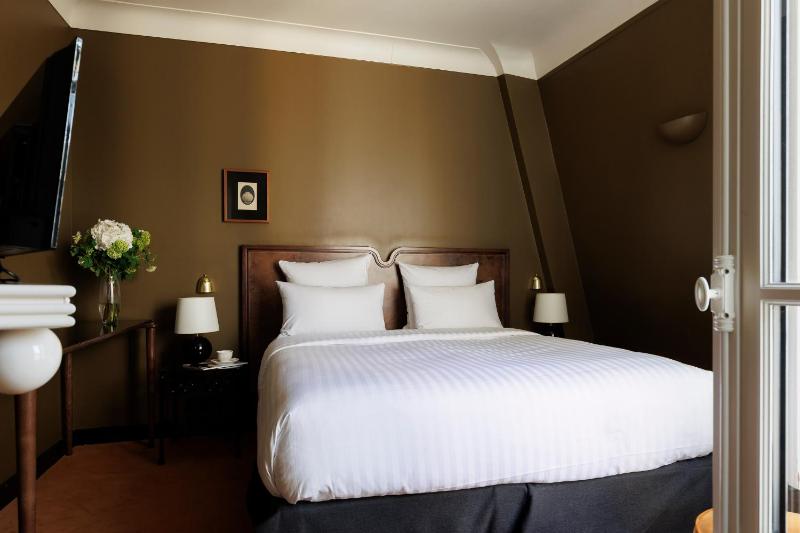 Classic Double Room image 4