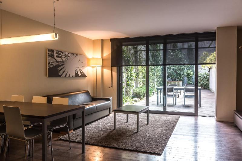  Three-Bedroom Apartment with Private Terrace  image 3