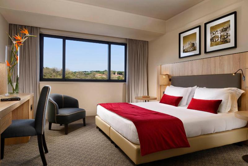 Premier Double or Twin Room image 4