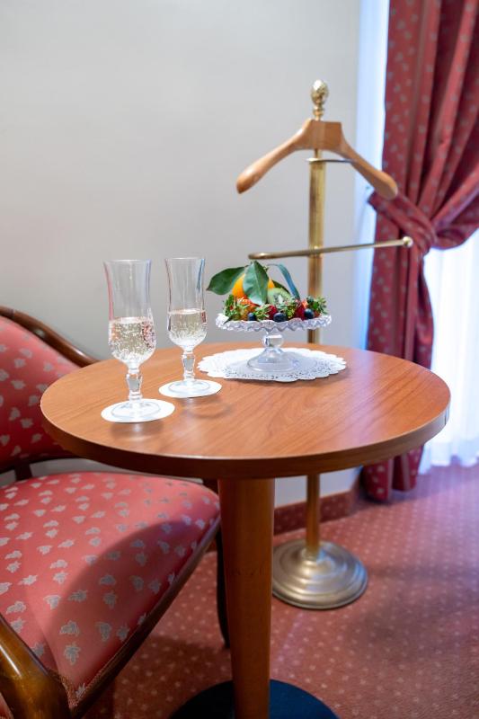 Double or Twin Room image 3