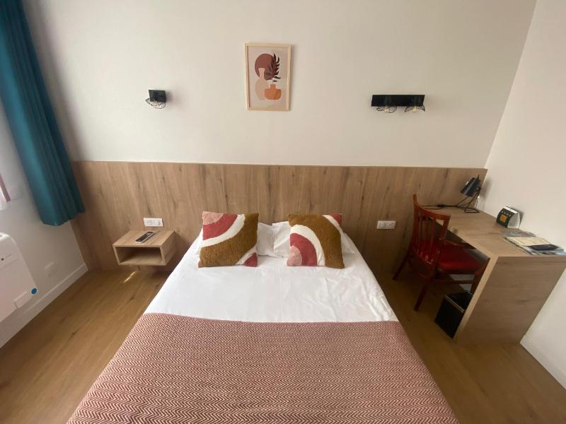 Small Double Room (1 Person) image 2