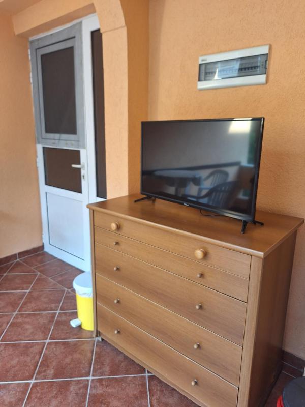 Studio (3 Adults) image 3