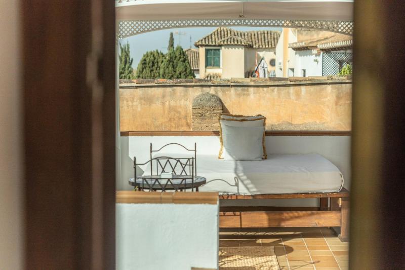 Deluxe Double Room with Balcony image 3