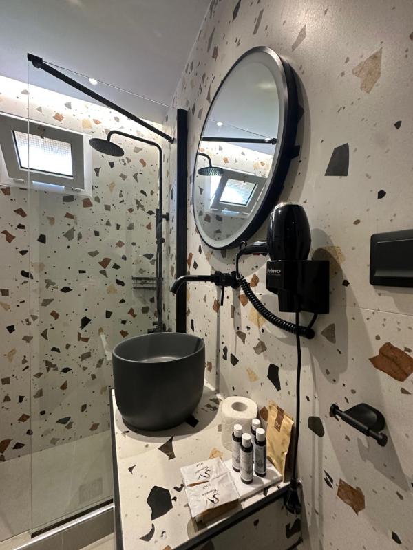 Standard Double Room with Garden View image 4