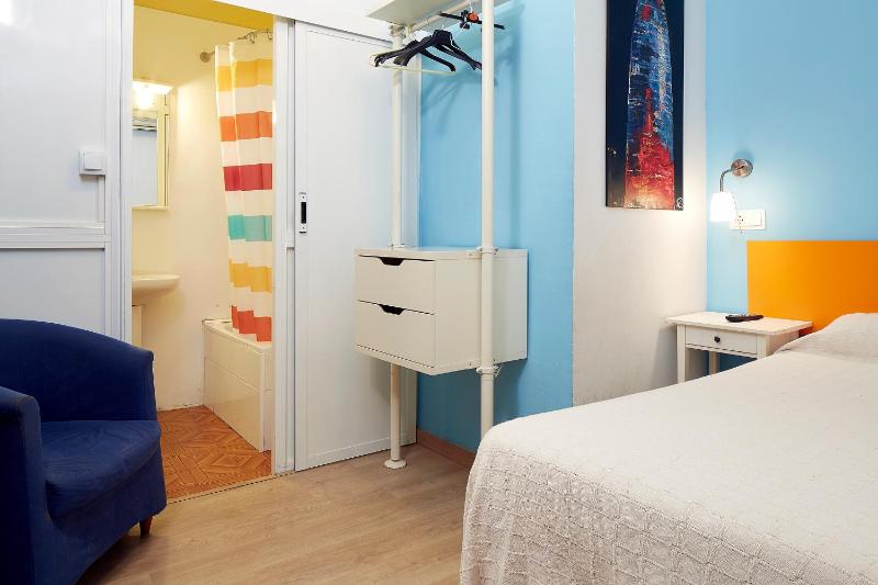 Single Room image 3