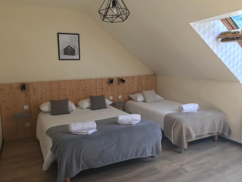 Standard Triple Room image 2