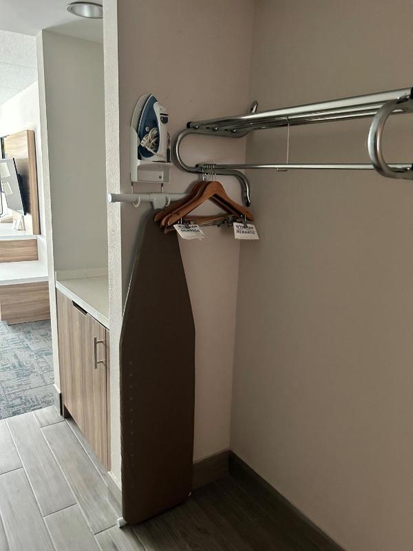 King Studio Suite with Bath Tub - Mobility Access/Non-Smoking image 3