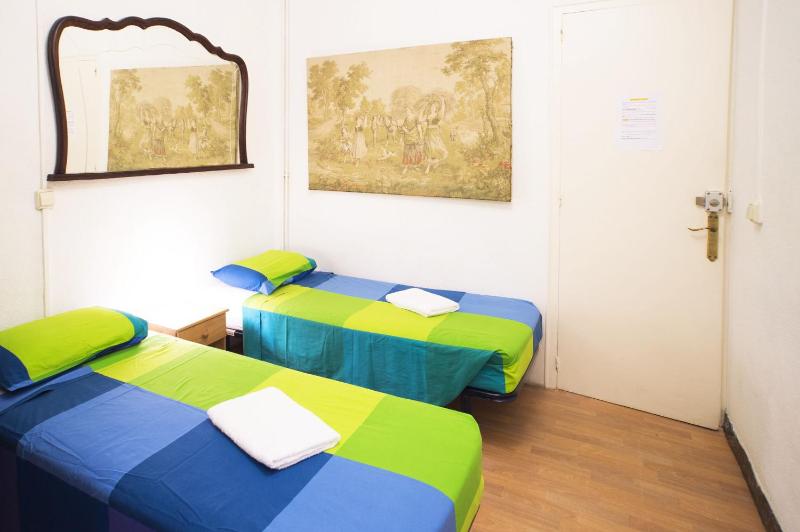 Twin Room with Shower image 1