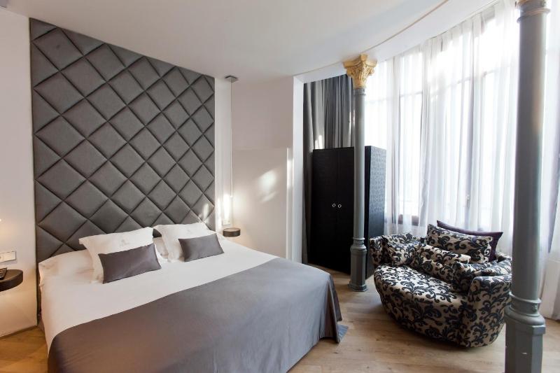 Deluxe Suite image 3
