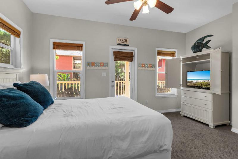 Dew Drop Inn - Santa Rosa Retreat Walk to Beach Pools & More - image 6