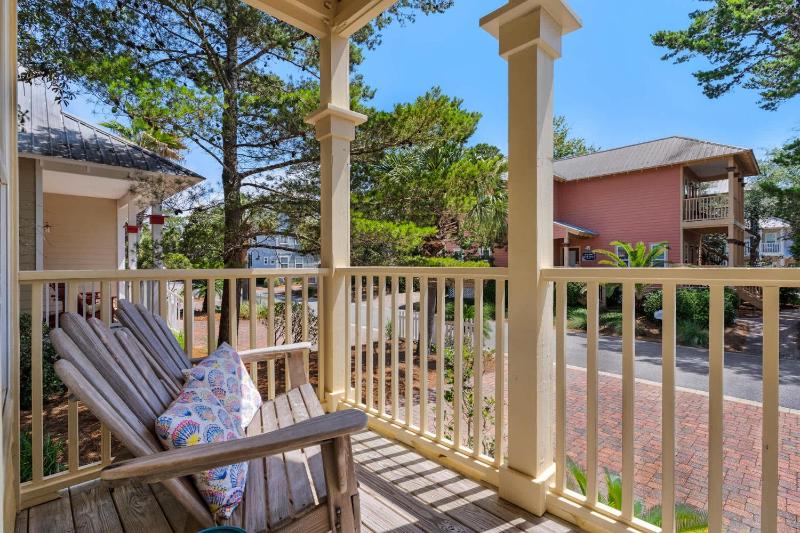 Dew Drop Inn - Santa Rosa Retreat Walk to Beach Pools & More - image 5