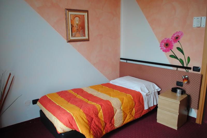 Single Room image 1