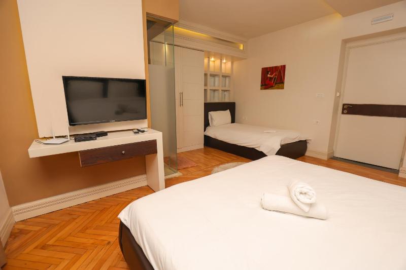 Comfort Triple Room image 4
