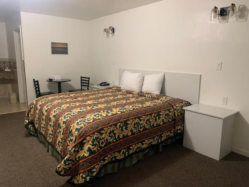 Standard King Room image 1
