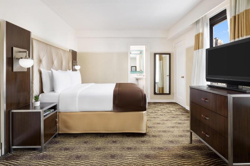 Standard Queen Room image 4