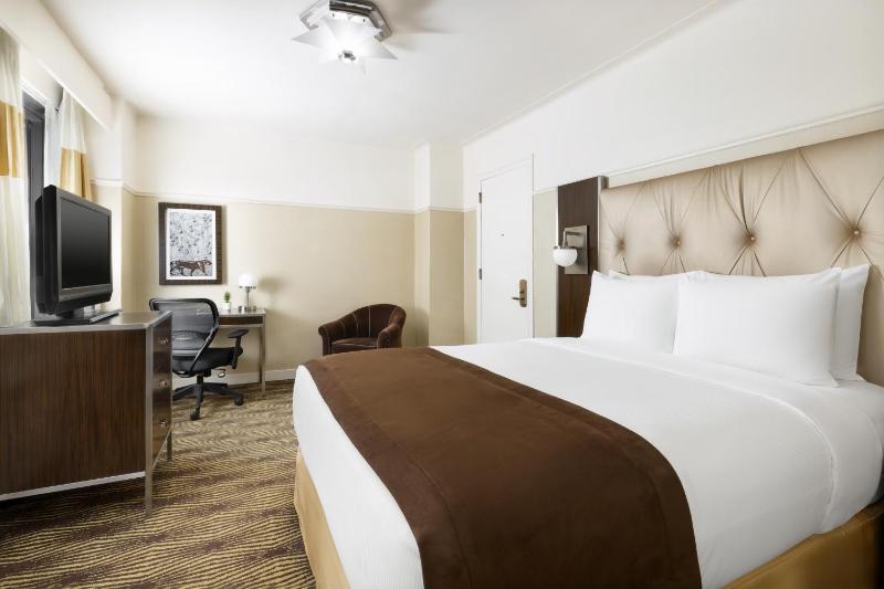Standard Queen Room image 2
