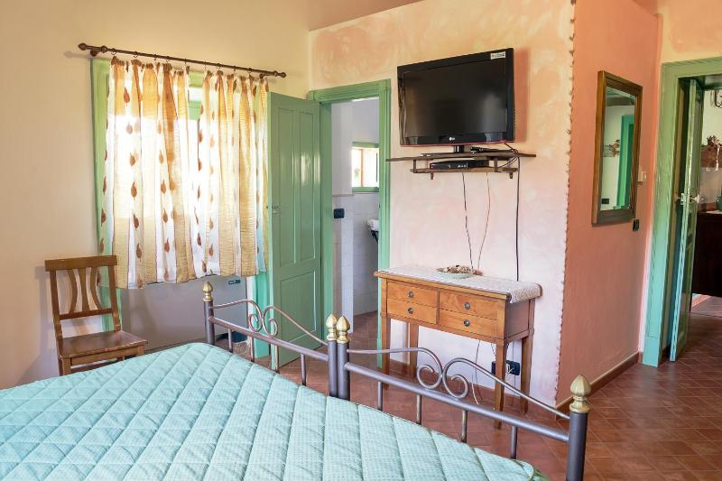 Double or Twin Room with Mountain View image 3
