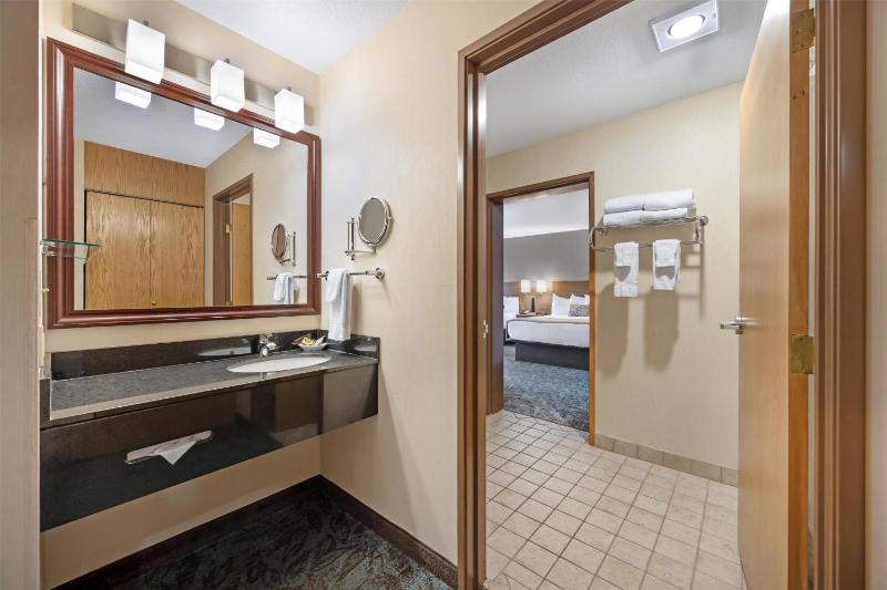 One-Bedroom Queen Suite with Two Queen Beds - Non smoking image 2