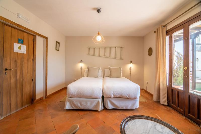 Twin Room with View to the Alhambra image 4