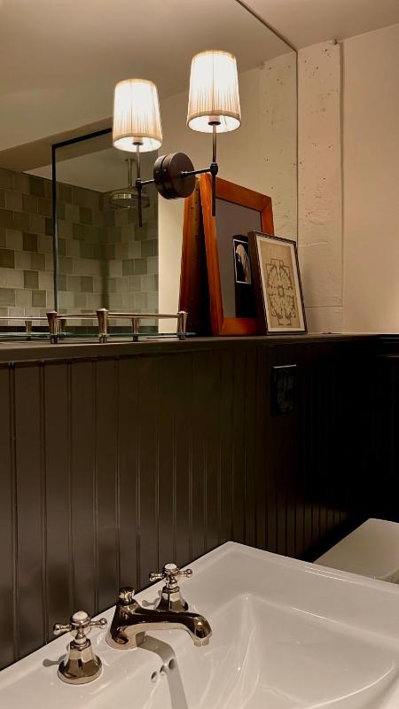 Deluxe King Suite image 2
