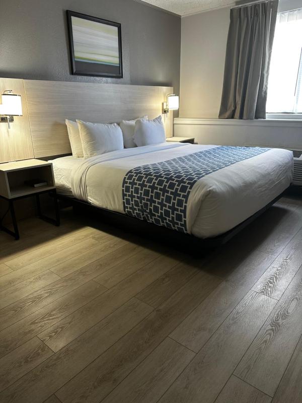 King Suite Kitchenette - Non Smoking image 4