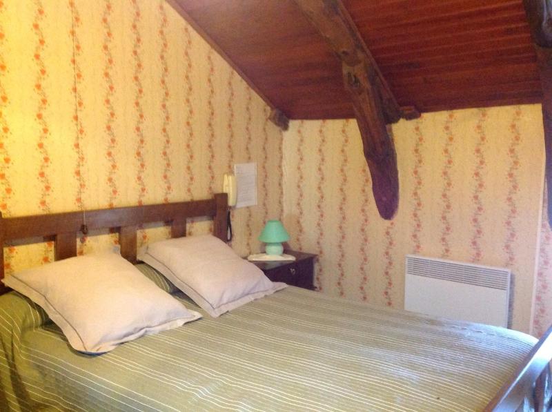 Single Room with Shared Bathroom (1 or 2 adults) image 2