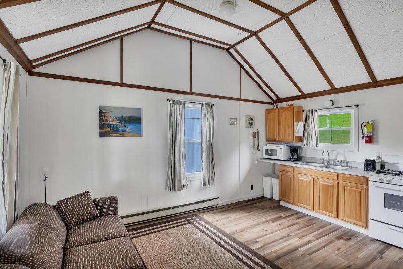One Bedroom Cottage E image 4