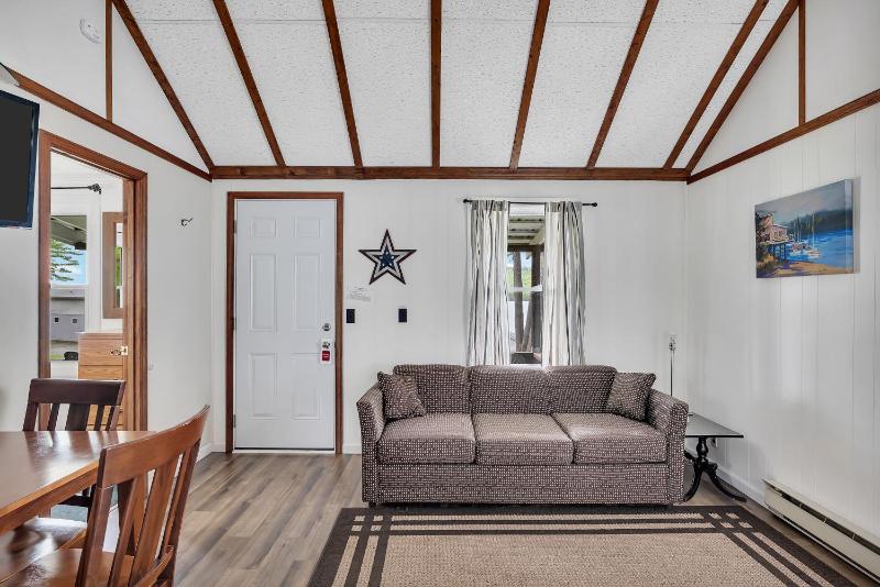 One Bedroom Cottage E image 2