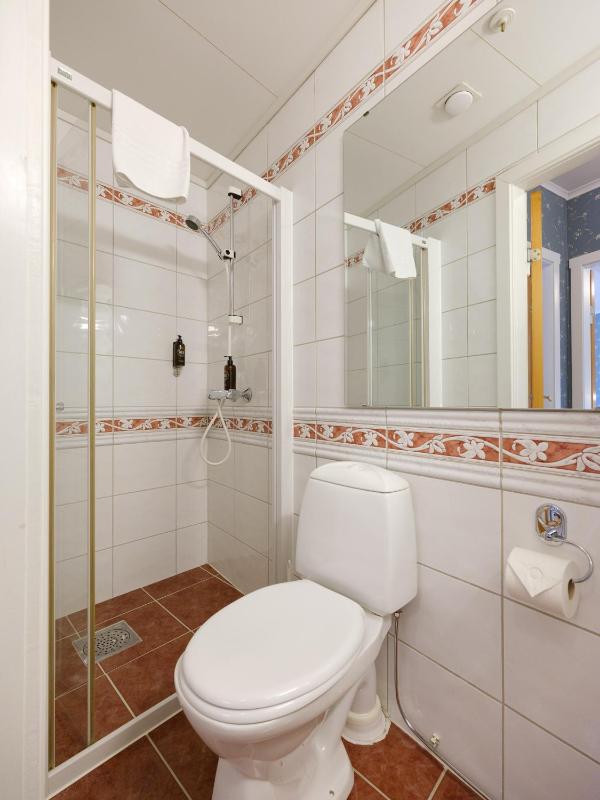Single Room with Garden View image 3