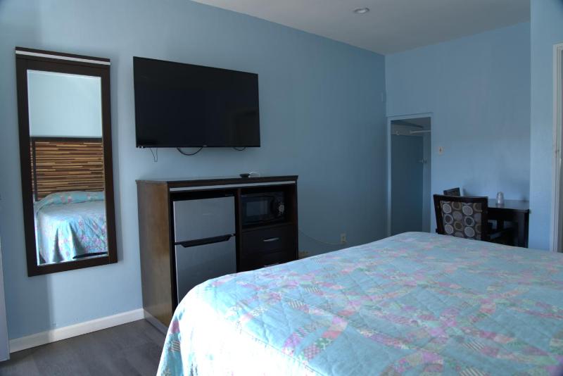 King Room with Kitchen image 2
