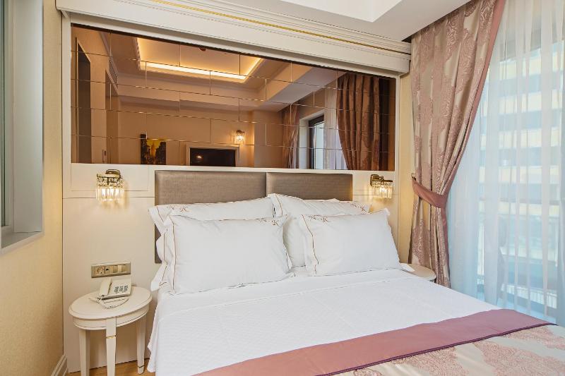 Standard Double or Twin Room image 4
